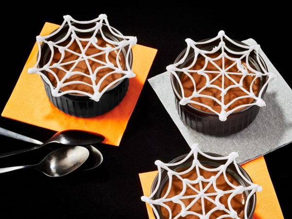 Cobweb pudding cups