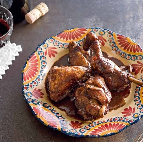 Cockerel in red wine (Gall amb vi del priorat)