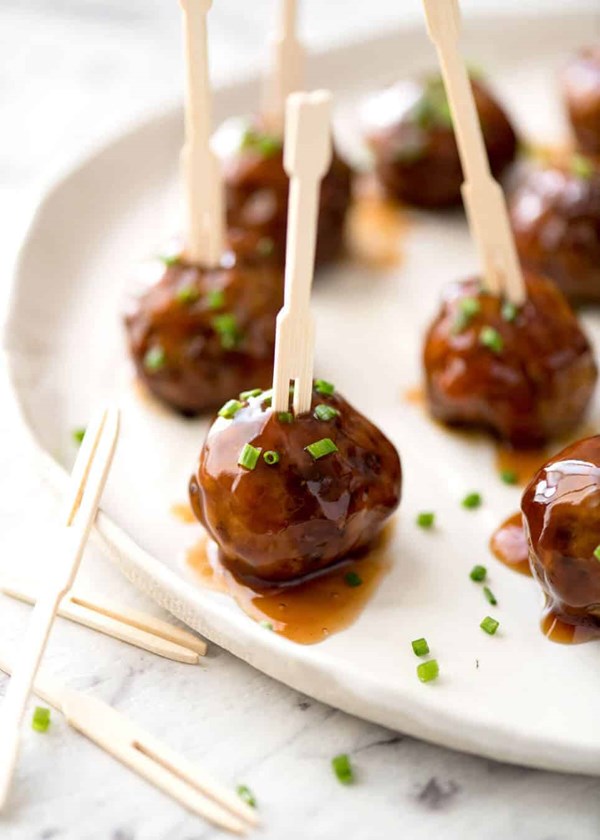 Cocktail meatballs with sweet & sour dipping sauce