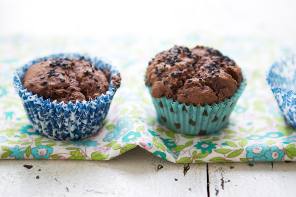 Cocoa and banana muffins with black sesame seeds