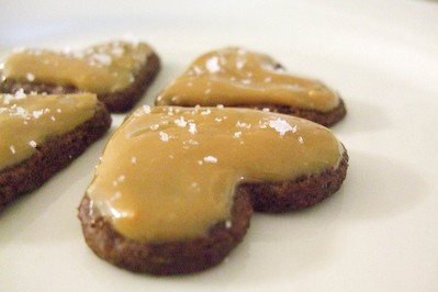 Cocoa nib & salted dulce de leche biscuits