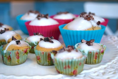 Cocoa nibs and rose tea cupcakes