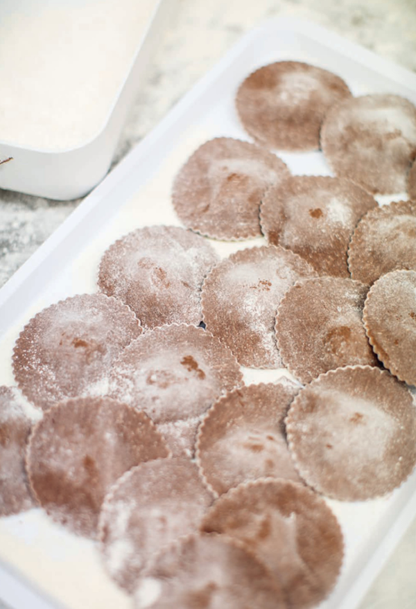 Cocoa ravioli stuffed with Gorgonzola & walnuts (Ravioli al cacao ripieni di Gorgonzola e noci)