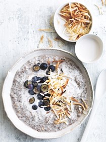 Coconut and blueberry overnight oats