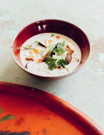 Coconut and galangal soup of wild mushrooms (Dtom kha hed ba)