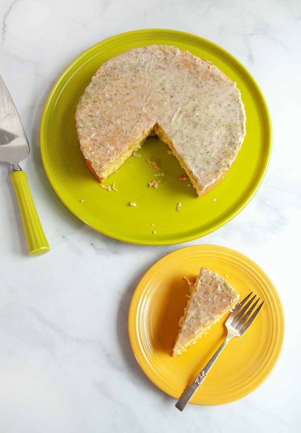 Coconut and lime madadamia cake + lime icing