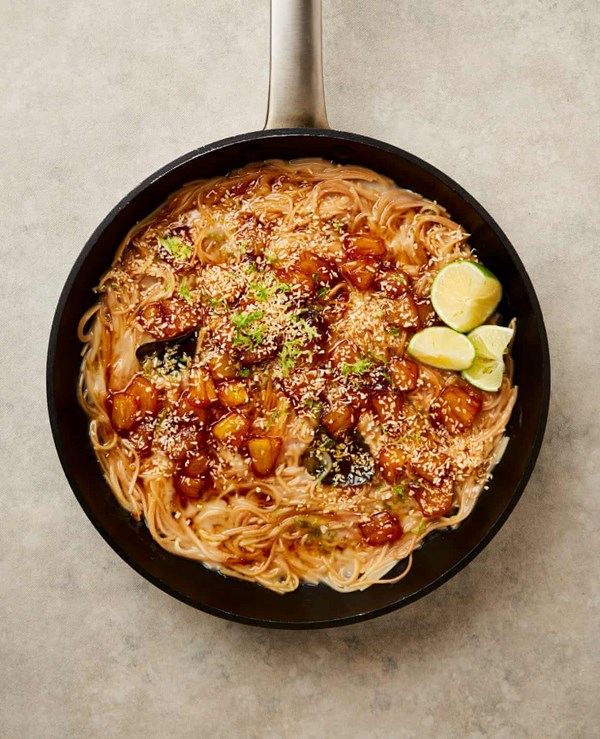 Coconut and pineapple sweet vermicelli
