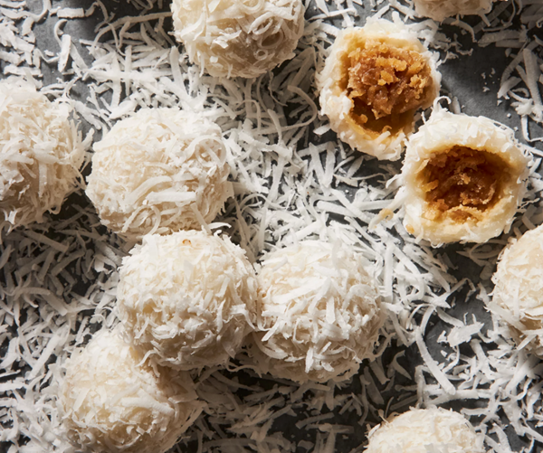 Coconut balls (Khanom tom)