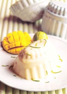 Coconut blancmange with mango