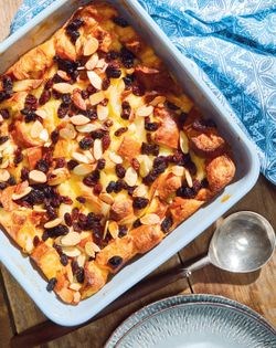 Coconut bread pudding (Puding kelapa muda)