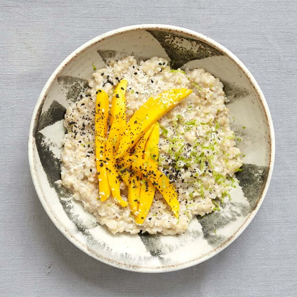 Coconut brown rice porridge with mango and lime