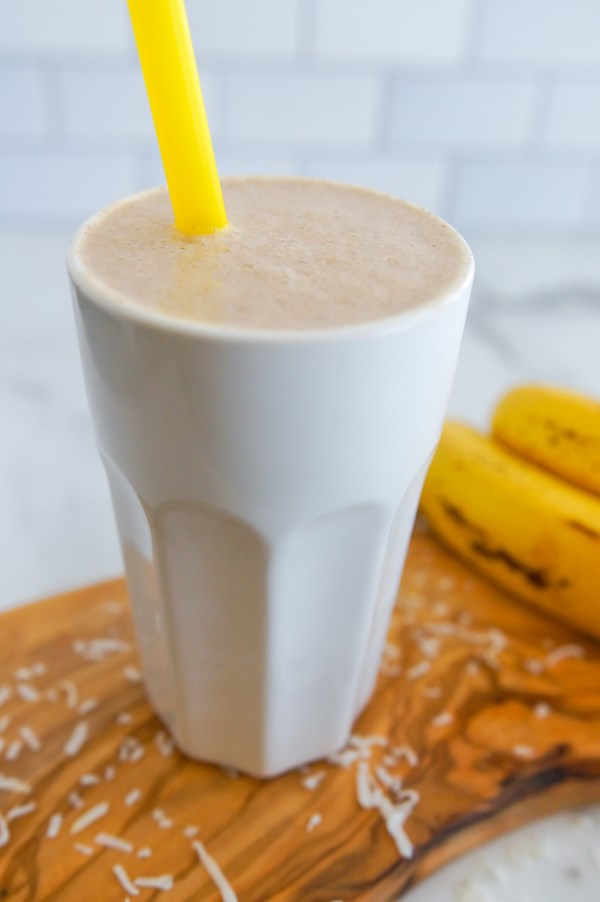 Coconut butter-banana smoothie