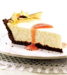 Coconut cheesecake with guava sauce (Cheesecake de côco com calda de goiaba)