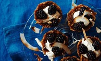 Coconut cream pies with raw ginger crust