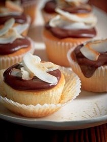 Coconut cupcakes with milk chocolate ganache