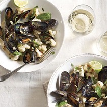 Coconut curried mussels with cauliflower