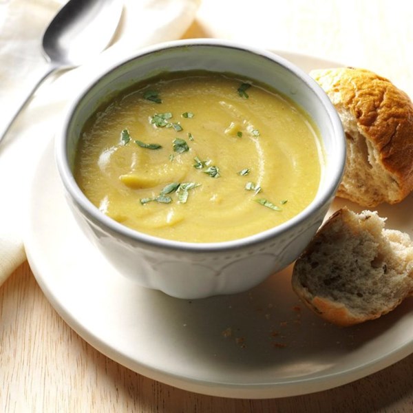 Coconut curry cauliflower soup