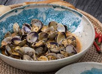 Coconut curry clams