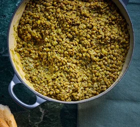 Coconut, curry leaf & turmeric saucy lentils