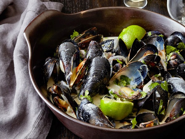 Coconut-curry mussels