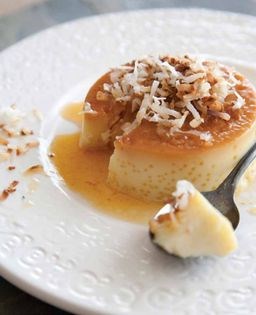 Coconut flan (Flan de coco)