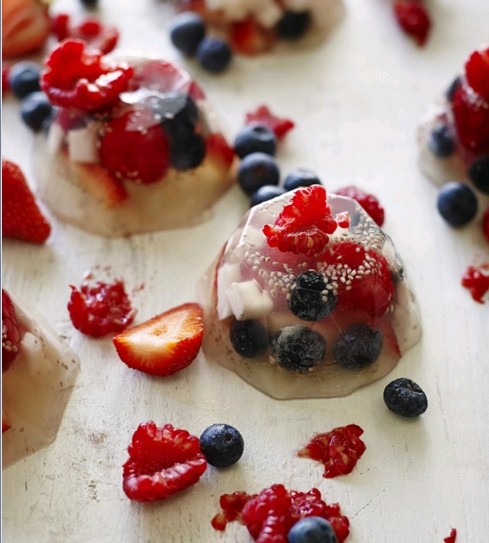 Coconut jelly with berries