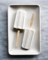 Coconut-lime ice pops (Paletas de coco con limón)