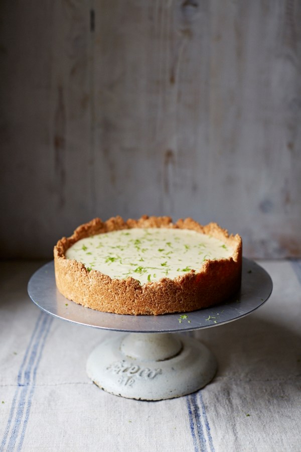 Coconut macaroon and lime cheesecake