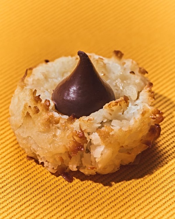 Coconut macaroon blossoms