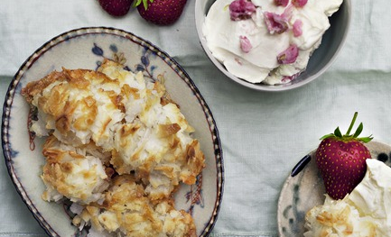 Coconut macaroons, mascarpone cream