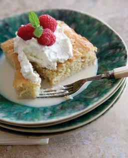Coconut milk cake (Pastel de tres leches con coco)