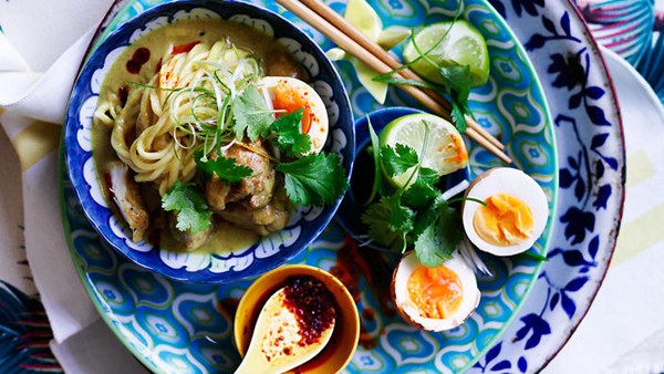 Coconut milk noodles (Ohn-no khaut swe)