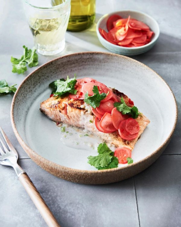 Coconut milk salmon with rainbow radishes (Sinugno)