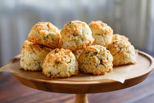 Coconut-nut macaroons