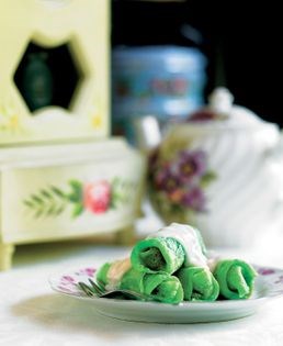 Coconut pancake with grated coconut filling (Kueh dadar)