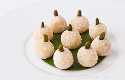 Coconut-pistachio snowballs