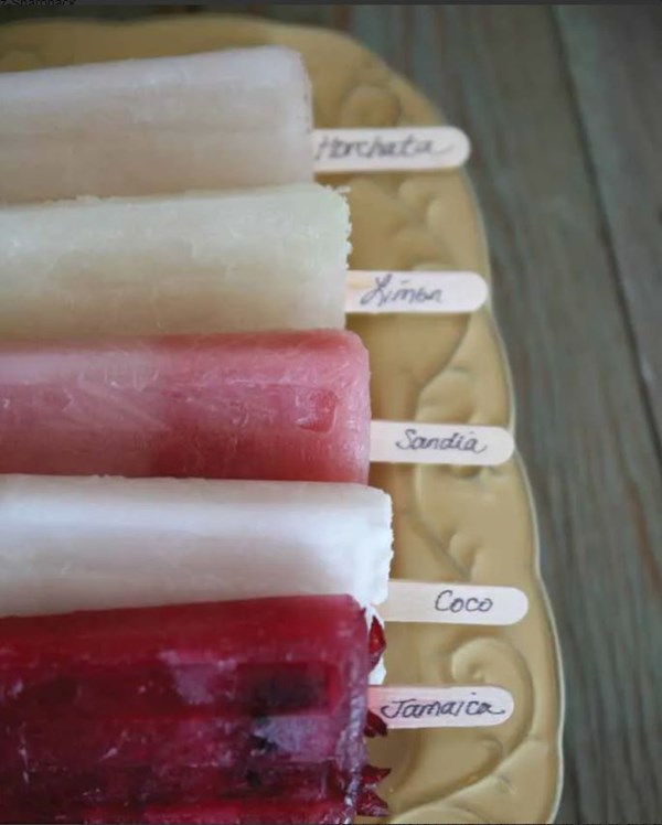 Coconut popsicles (Paletas de coco)