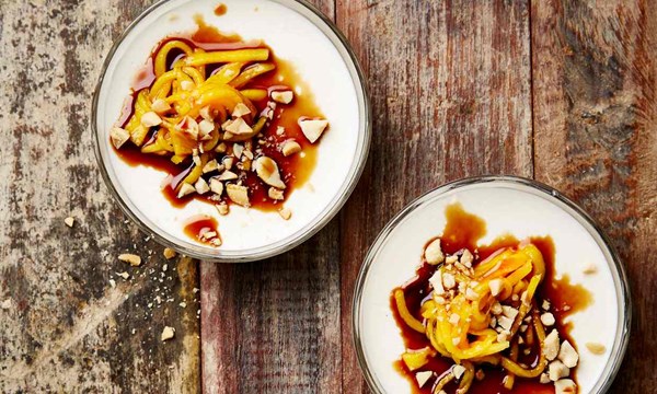 Coconut puddings with peanuts and lime