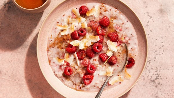 Coconut-raspberry breakfast pudding