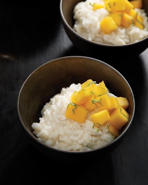 Coconut rice pudding with mango