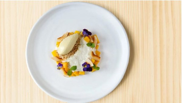Coconut rice pudding with mango