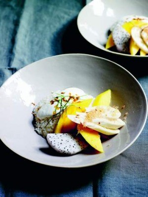 Coconut rice with tropical fruit
