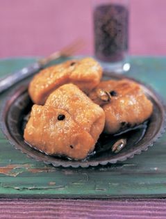 Coconut-stuffed parcels with cloves