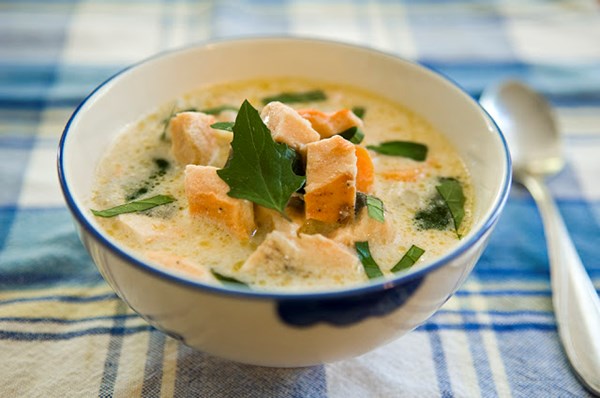Coconut sulfur shelf mushroom soup