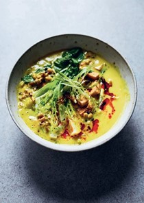 Coconut, turmeric & wholegrain soup with crispy tofu