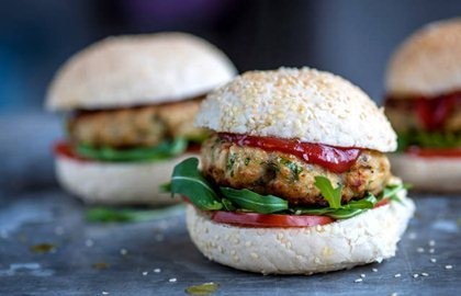 Cod burgers with homemade tomato ketchup