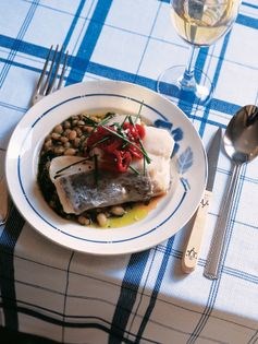 Cod fillet with coco de Paimpol haricot beans (Dos de cabillaud aux cocos de Paimpol)