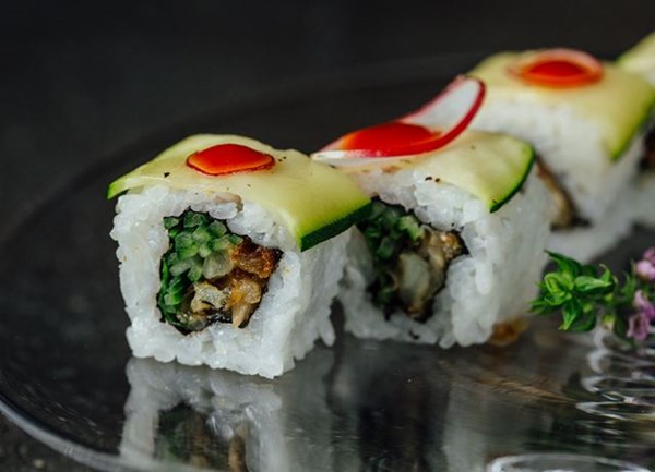 Cod tempura uramaki