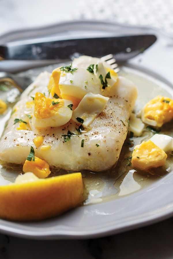 Cod with egg and butter sauce (Porskur með eggja og smjörsósu)