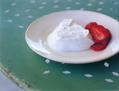 Coeur à la crème with strawberries (Coeur à la crème et fraises)